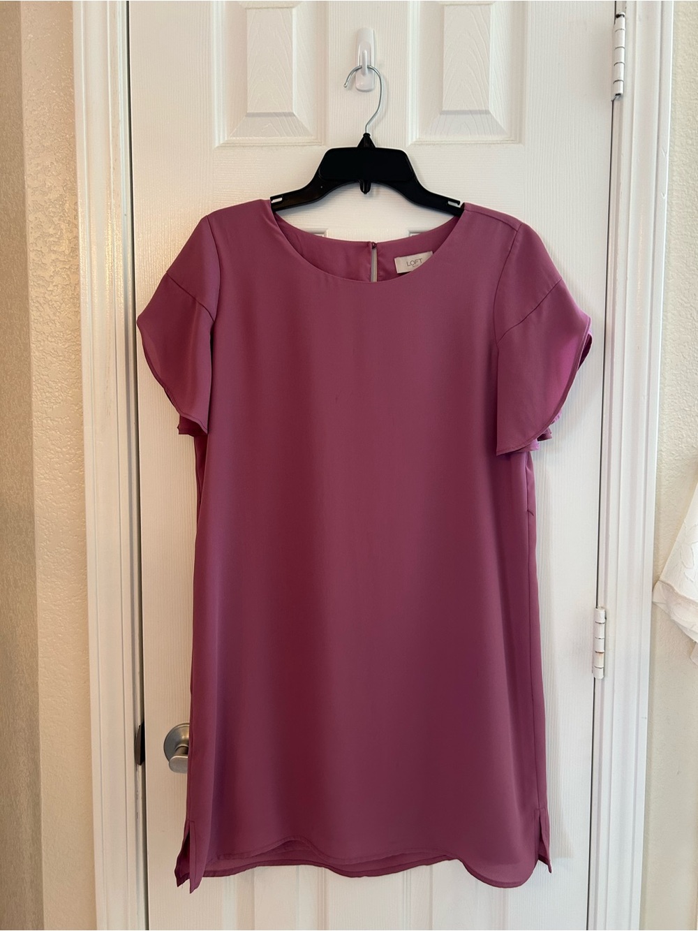 EUC LOFT  Mauve Flutter Sleeve Shift Dress